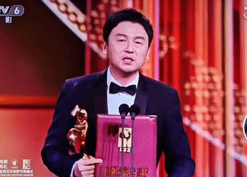 雷佳音获得第37届金鸡奖最佳男主角，获奖感言他感谢了两个人。
一个是吕晓禾，《高