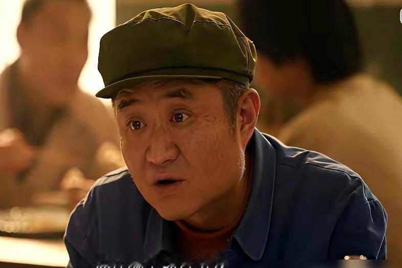 “一个月3500块，养家太紧了。”

一个干了20年秦腔司鼓的老师傅，手上的肌腱