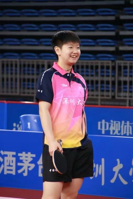 孙颖莎[超话]  孙颖莎领衔深大俱乐部出战 深大幼儿园要开课了，孙颖莎小朋友快乐