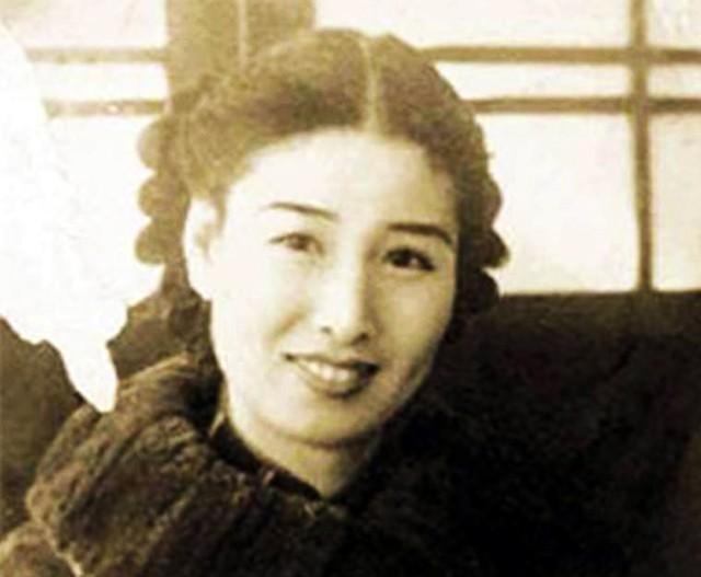  上海滩狠女人佘爱珍：传闻冲掉丈夫骨灰，降服胡兰成，结局悲凉
​

她是上海滩大