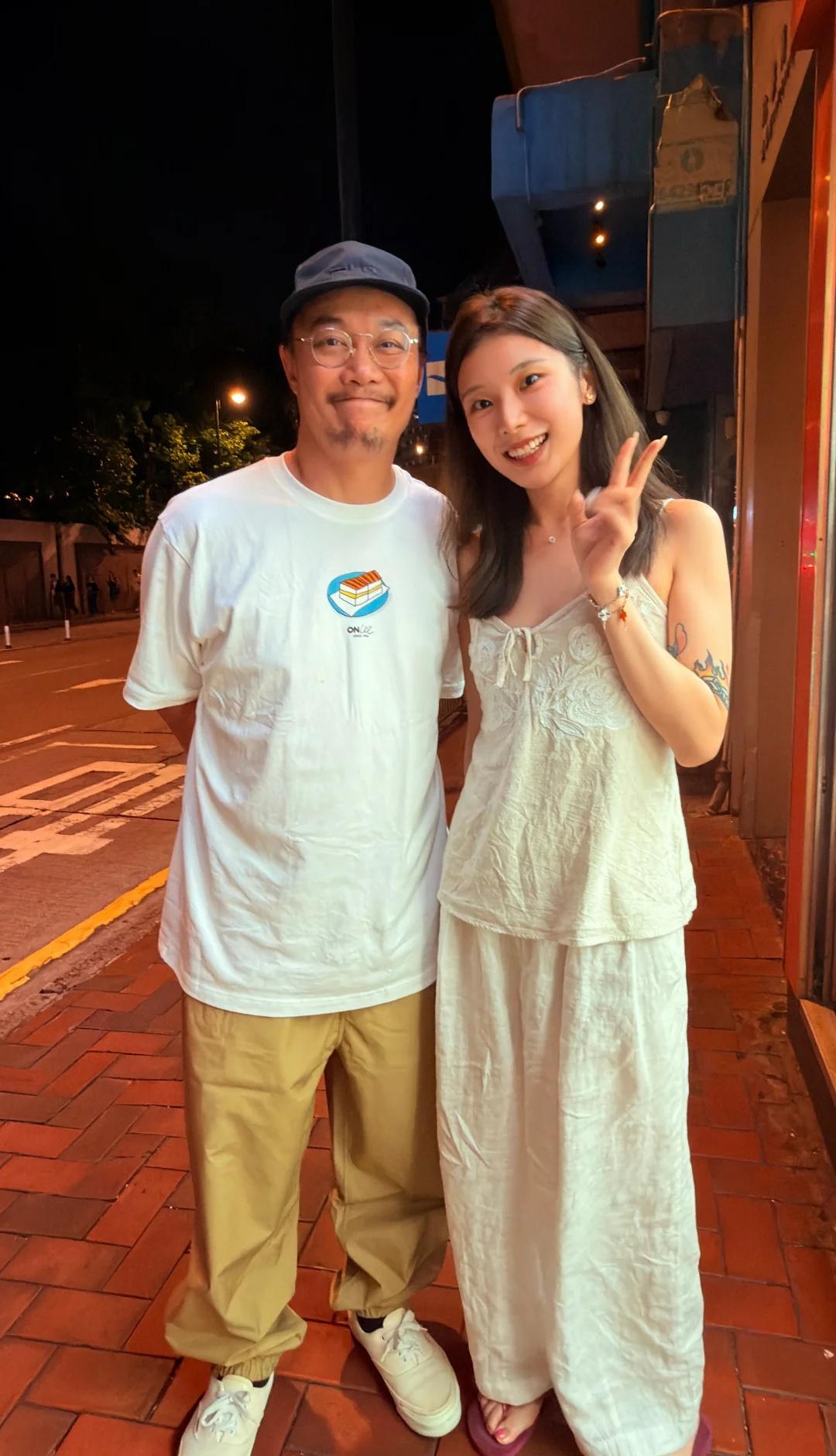 铜锣湾偶遇陈奕迅Eason！ 我爱你一辈子！！
世界上怎么会有这么好的肥陈[流泪