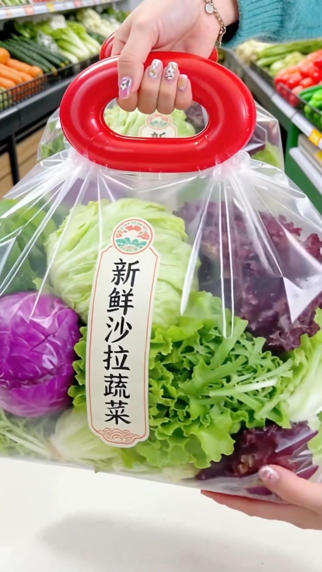 姐妹们，爱吃蔬菜沙拉的看过来！不用再去超市费劲挑选啦，这份搭配好的新鲜...