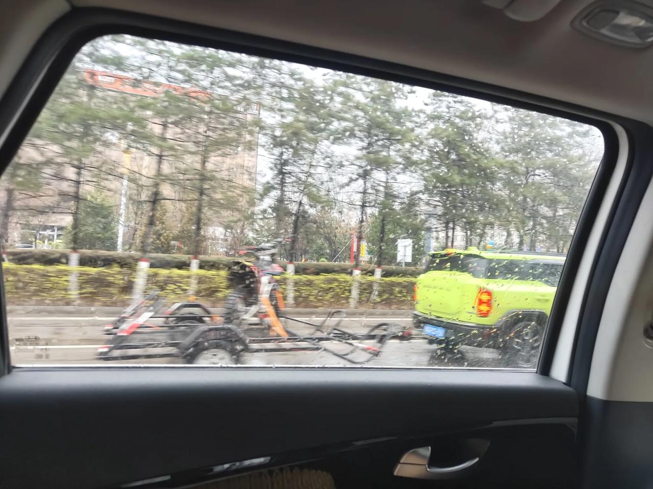 这几天很累，实在是累，压力也很大，每天都有想辞职不干的念头，怎么办，实在是不想干