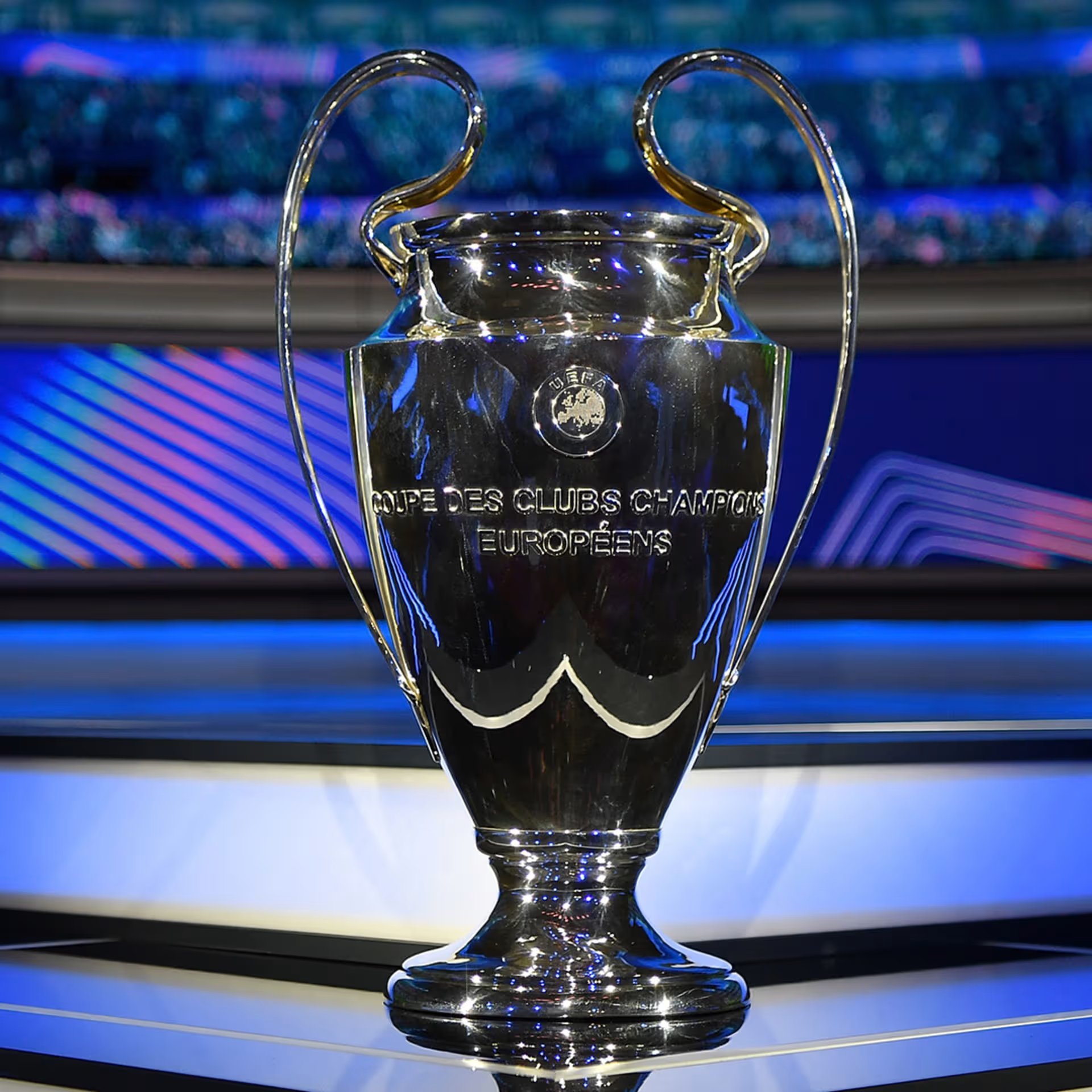 ESPN记者Mark Ogden：若曼联未能晋级欧冠所面临的财务影响：•  缺席