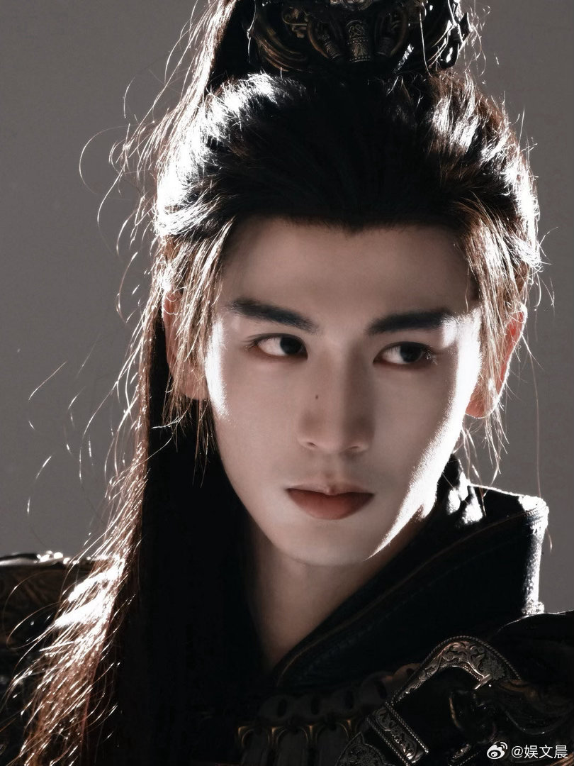 播剧20天张凌赫涨粉536.7万 从角色出圈到全民喜爱，张凌赫播剧20天涨粉53