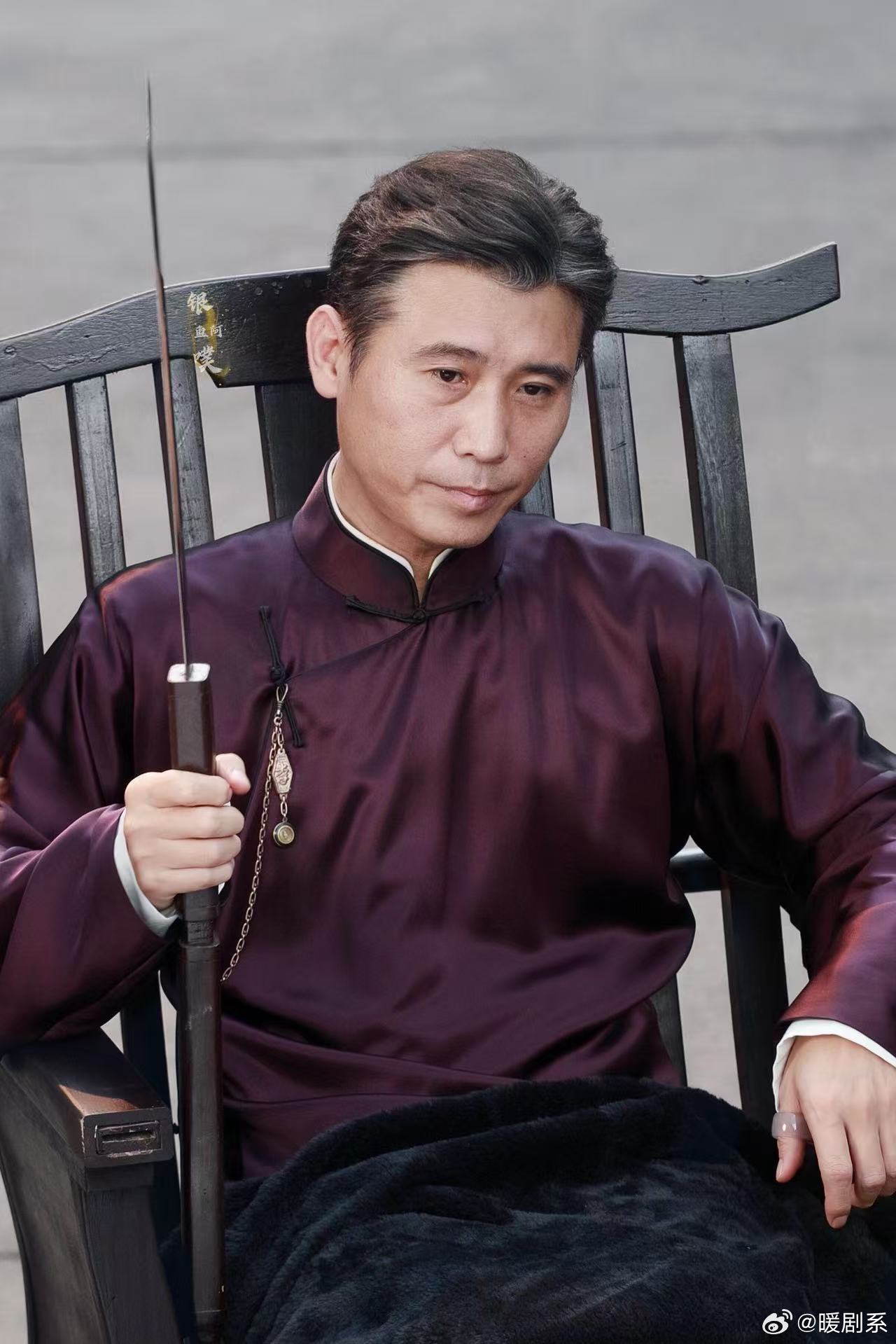 李乃文九门嫂子开门我是我哥九门 九门有自己的叔嫂文学。半截李在外面多狠回家就多卑