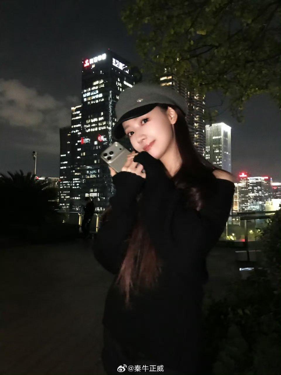 秦牛正威回应订婚后分手感情的事没有对错，只有合不合适、快不快乐。姐姐能在订婚后清