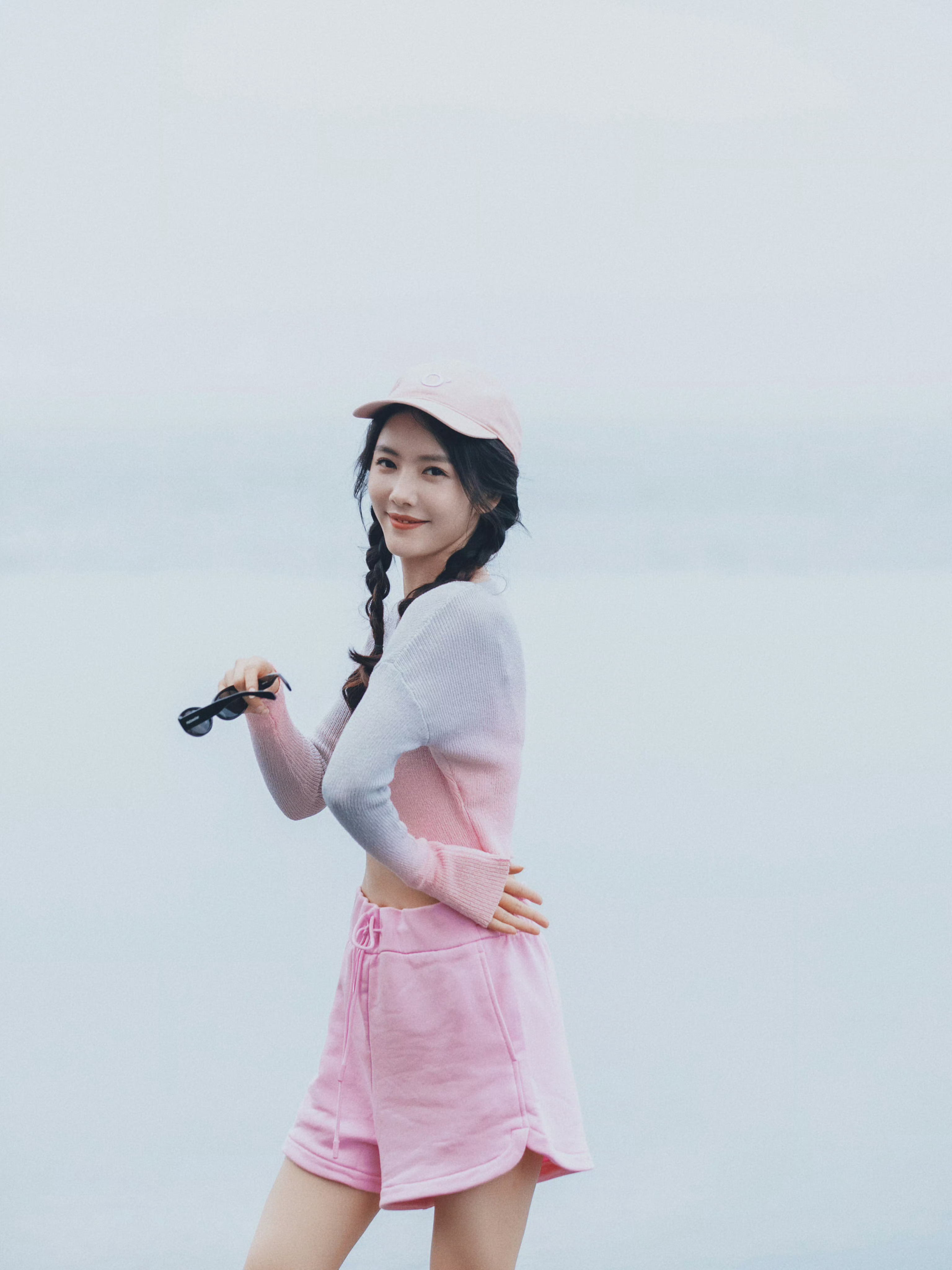 蔡文静✖️双马尾海边写真大片[送花花] ​​​
