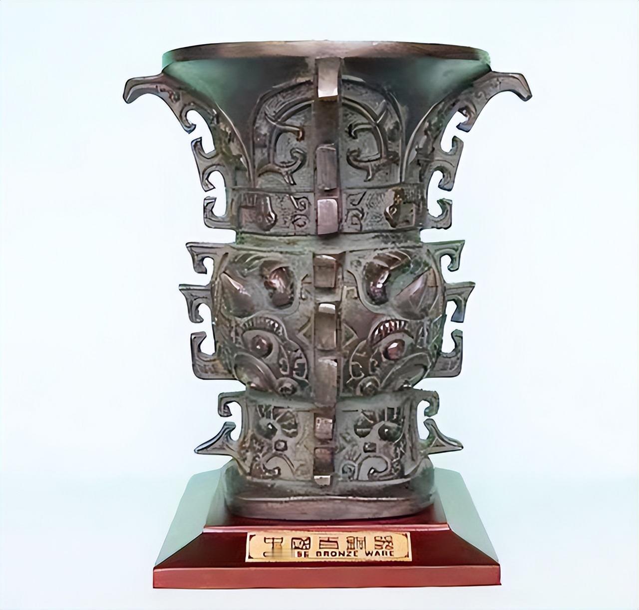 陕西宝鸡贾村镇的历史脉络之中，它关乎一次意外的邂逅，一次命运的转折，以及一件国宝