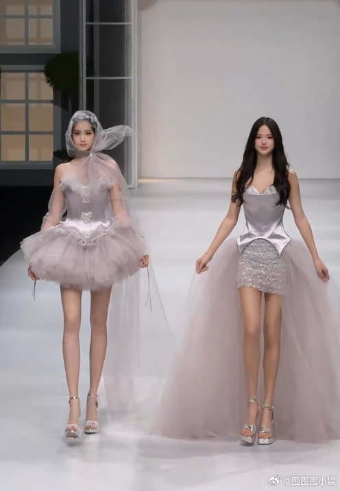 Jaden考拉走秀 钟丽缇的神仙基因！Jaden&Cayla同框走秀太甜啦~ 钟