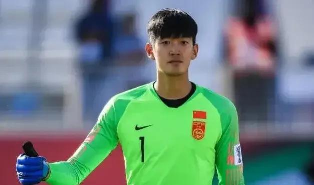 中国男足0：3不敌韩国icon遭遇世预赛icon首败。张琳芃6.9？前两个失球都