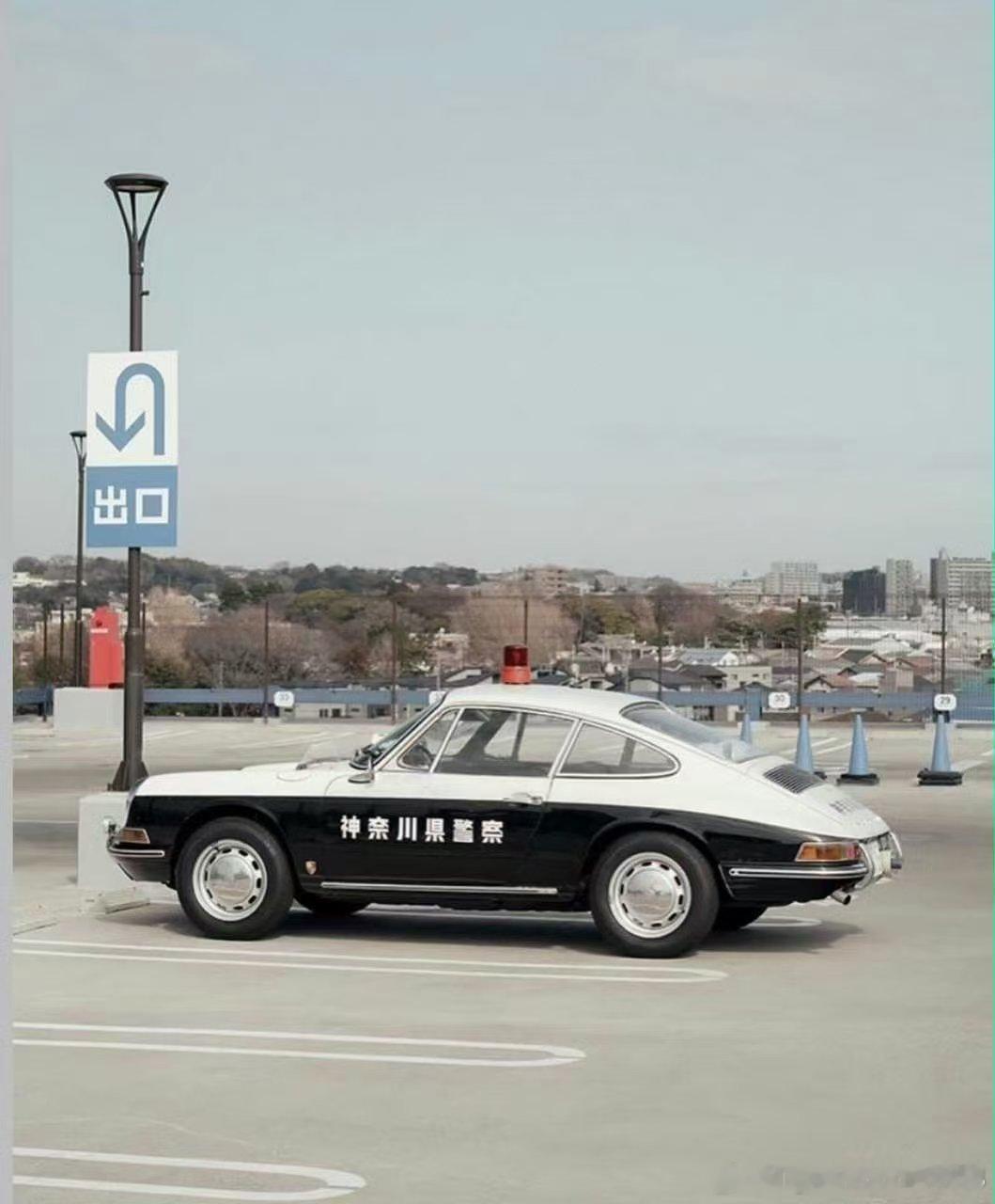 【看世界】好钢用在刀刃上：1968年日本高速公路日益增加，高速公路上的突发状况也