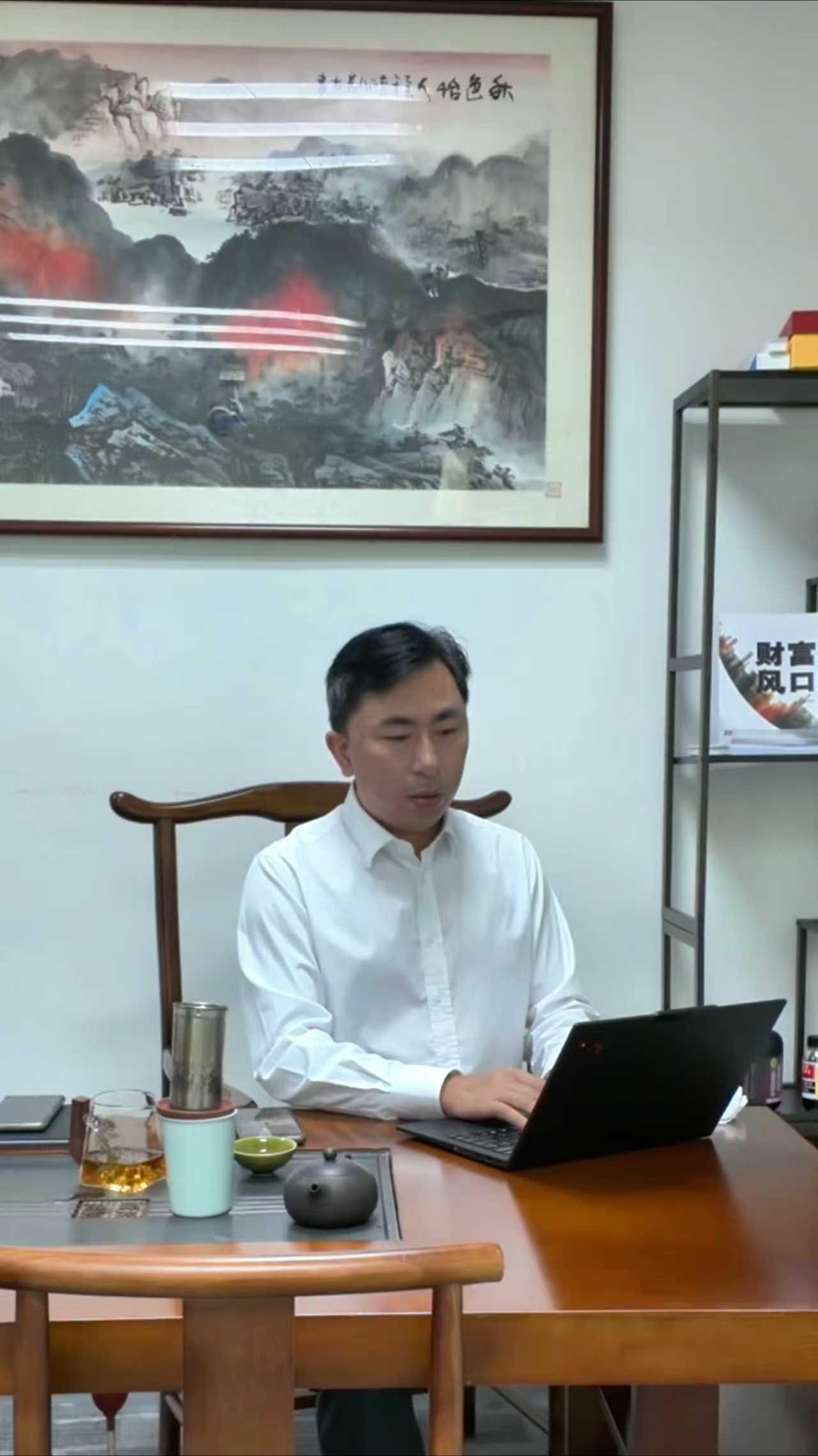 为什么努力赚到钱,却比狗还累?
说赚钱比狗还累一点，应该是没有找到赚钱的方法，另
