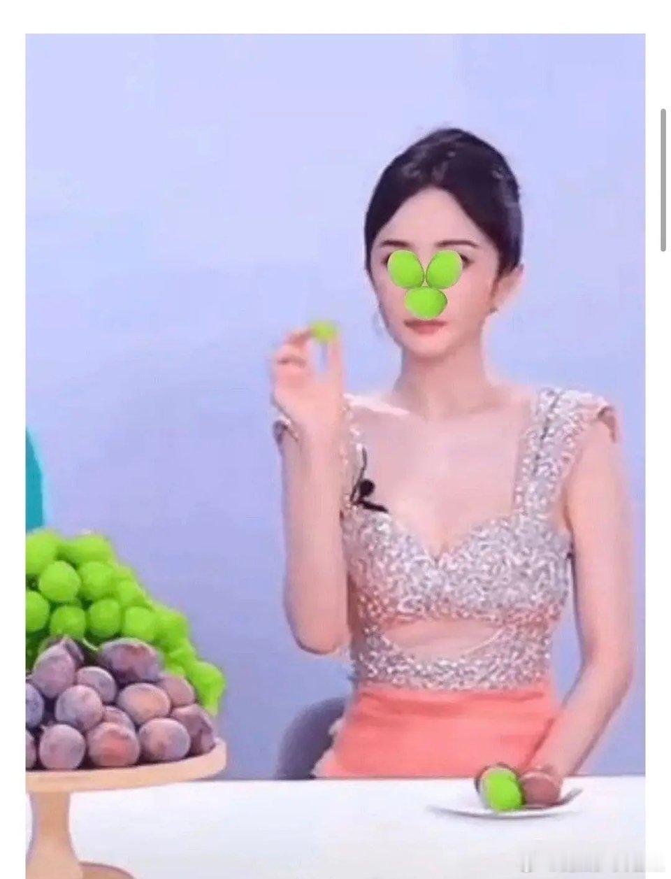 哈哈哈，看了一下，只能说网友们还是太过于严密了，不过杨幂的脸确实挺小的 ​​​