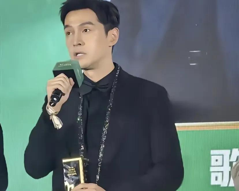 低调而不卑微，胡歌昨晚在白玉兰晚宴的发言，越听越让人觉得难受
白玉兰晚宴上，胡歌
