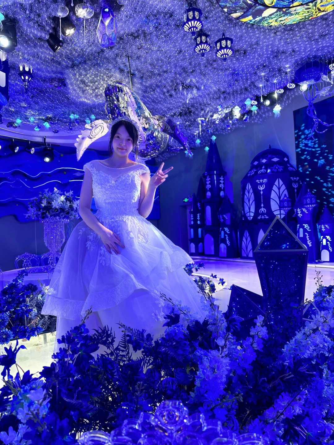 结婚不需要户口本？！但一定搞大型婚礼！