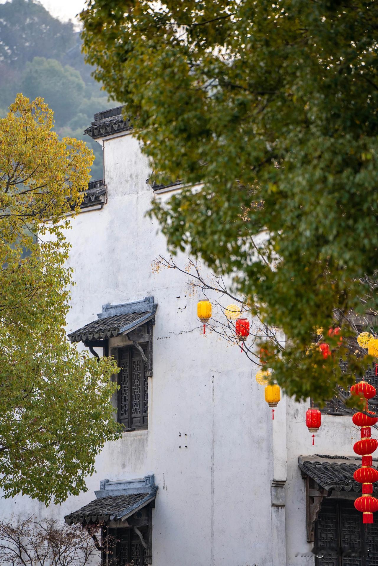 惠山古镇游玩攻略
无锡的惠山古镇历史可以追溯到南北朝时期，春节期间，这里分为国货