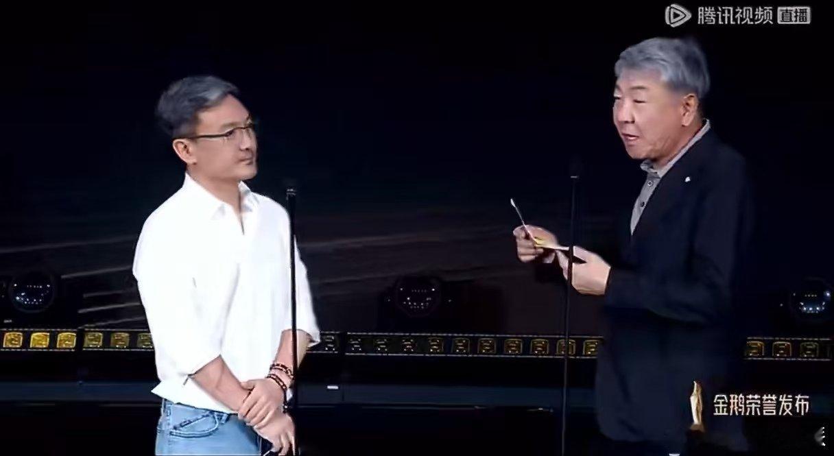 许我耀眼导演获年度导演奖 陈导太强了！《许我耀眼》成爆款，他获年度导演奖！镜头下