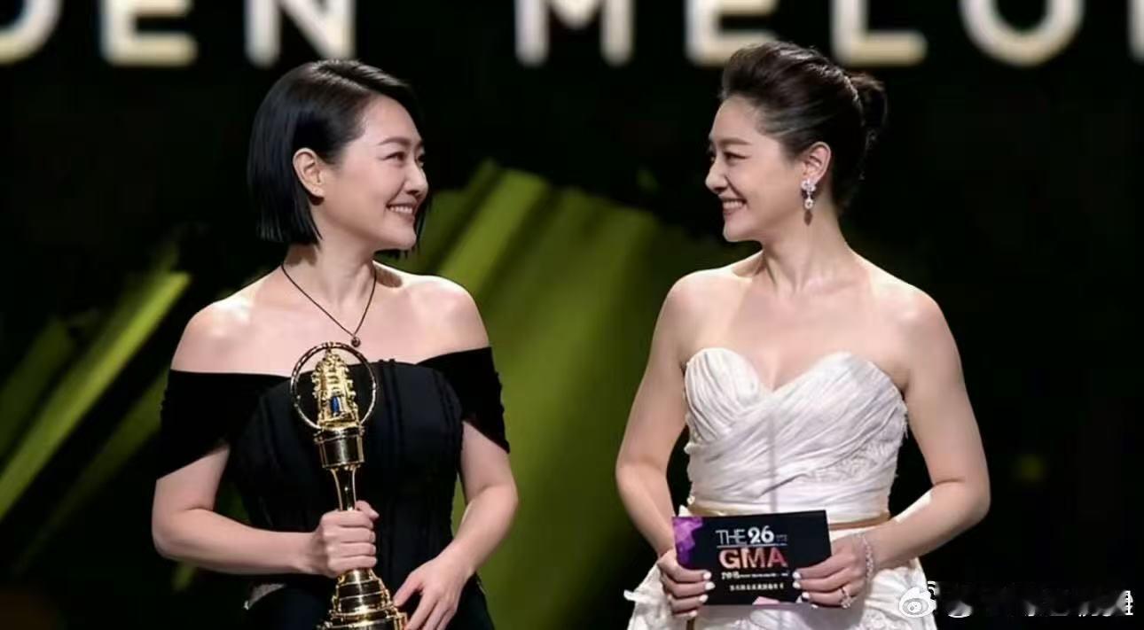 谁p的大小s颁奖合照谁p的图是不是要哭晕我才甘心谁p的大小s颁奖合照，是不是要哭