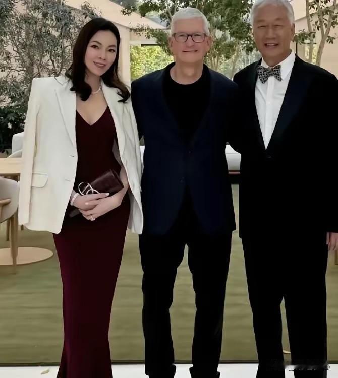 老郭还能折腾？一张照片了绯闻，大家想想郭台铭已经足足76岁，保养得再好也已经是日