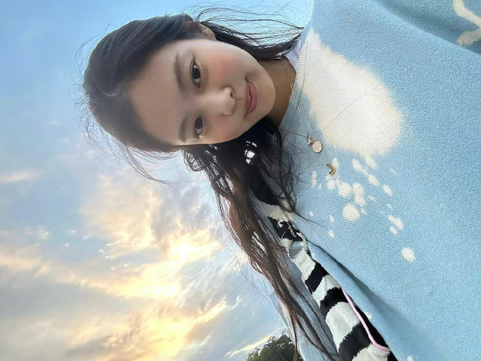 Jennie  好喜欢妮这种自信自由的感觉 