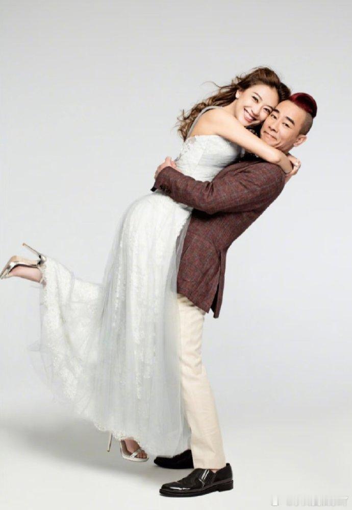 陈小春应采儿捐款100万陈小春应采儿为香港捐款100万元 看到陈小春和应采儿为灾