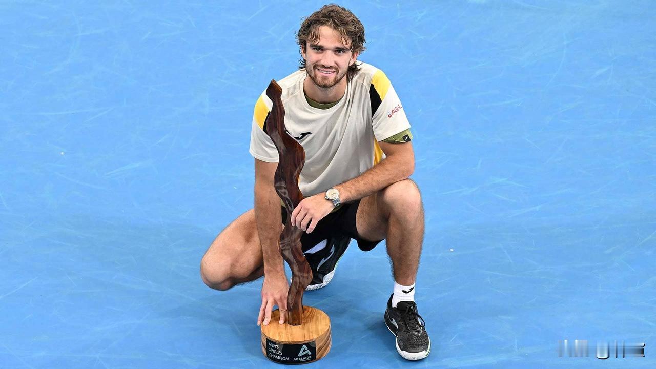 澳网开赛前一天，男子网坛的两个巡回赛男单冠军都被捷克球员纳入囊中！

阿德莱德2