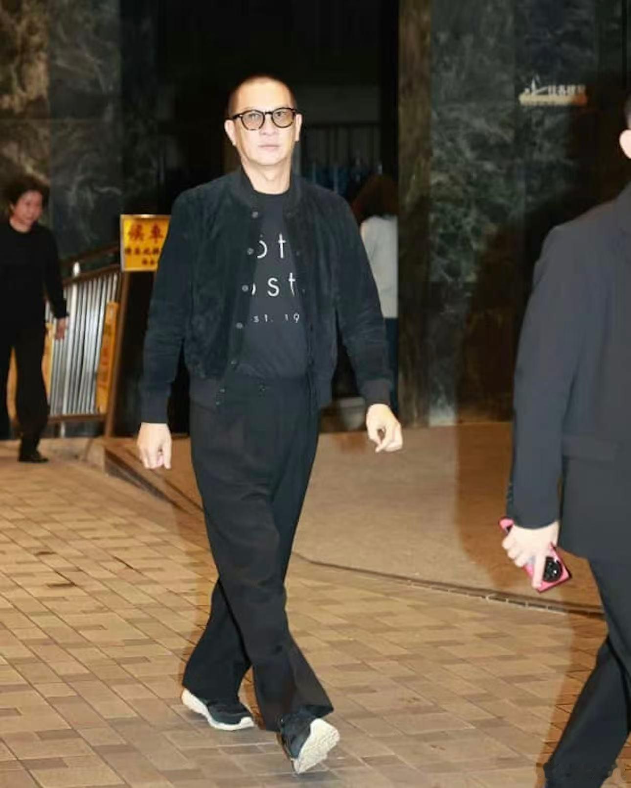 张家辉送别许绍雄。 