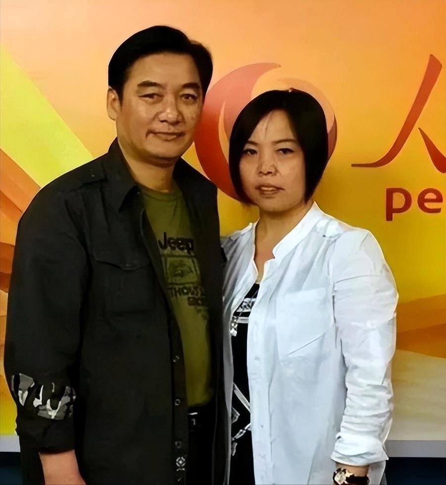 1985年，安徽21岁战士壮烈牺牲，战友方海鹰放弃上军校，替他尽孝，父母感动得泪