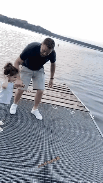 这是在快乐中成长，还是在害怕中生长？不同的育儿观，就会有不同的养育方式。