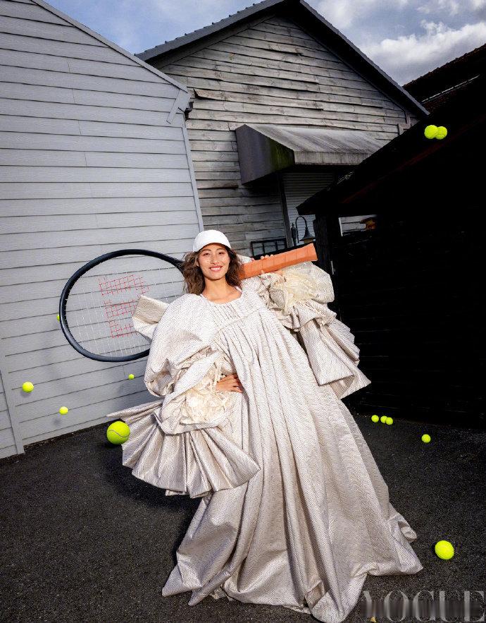 郑钦文vogue九宫格vogue太有眼光了，充分利用了郑钦文的超级人气，这版会大