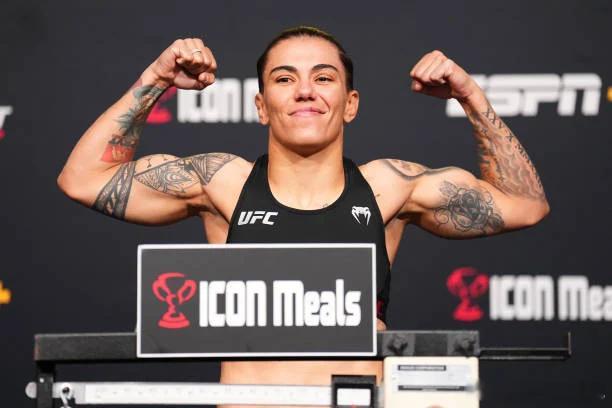 UFC 杰西卡·安德拉德（Jessica Andrade）透露养伤期间以送外卖为