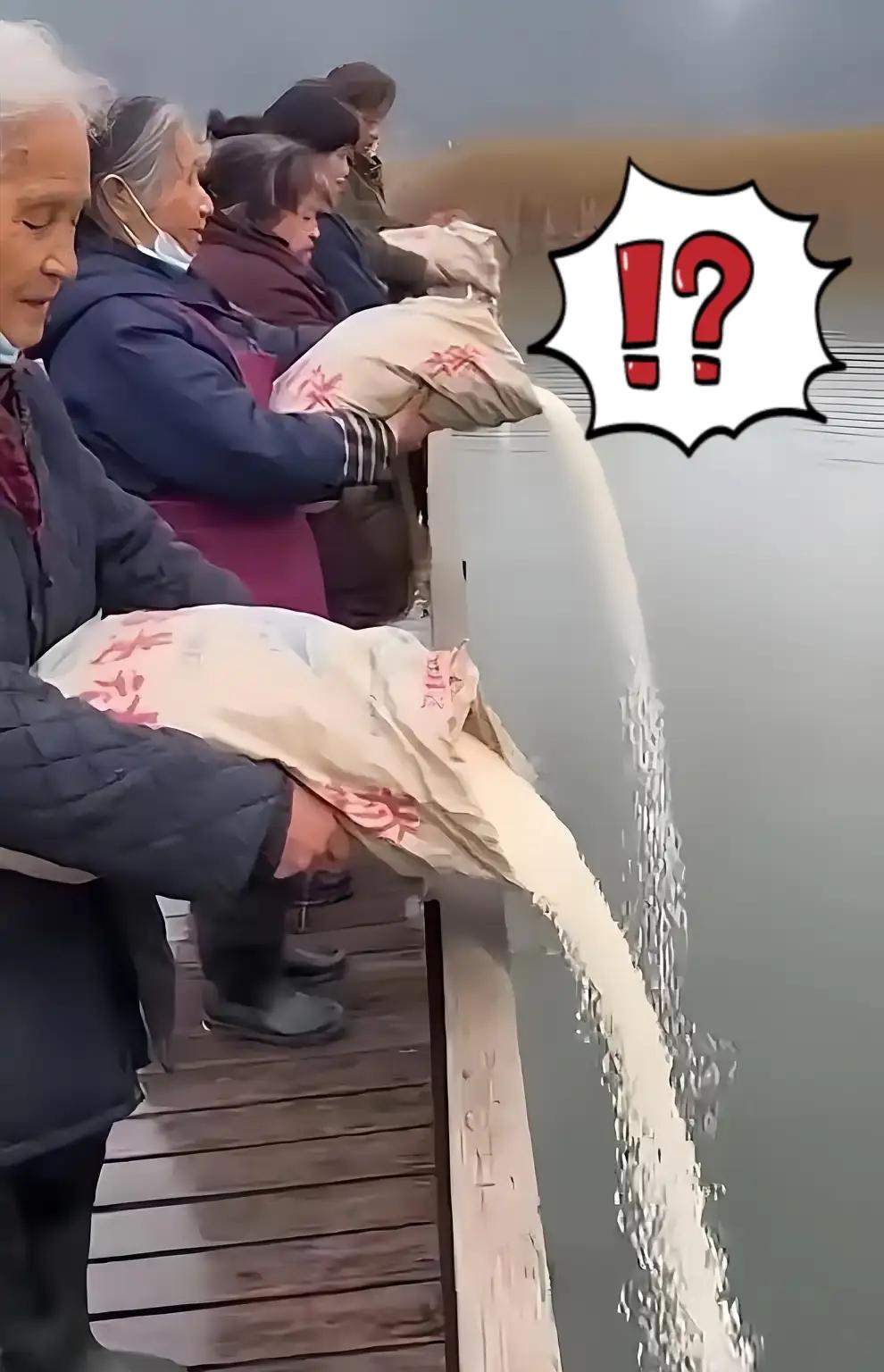 看来是退休金领多了，大米往河里倒，多少贫困家庭还节衣缩食！