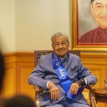 吉隆坡 7 月 11 日——前首相马哈蒂尔·穆罕默德将中国描述为“近 2000 