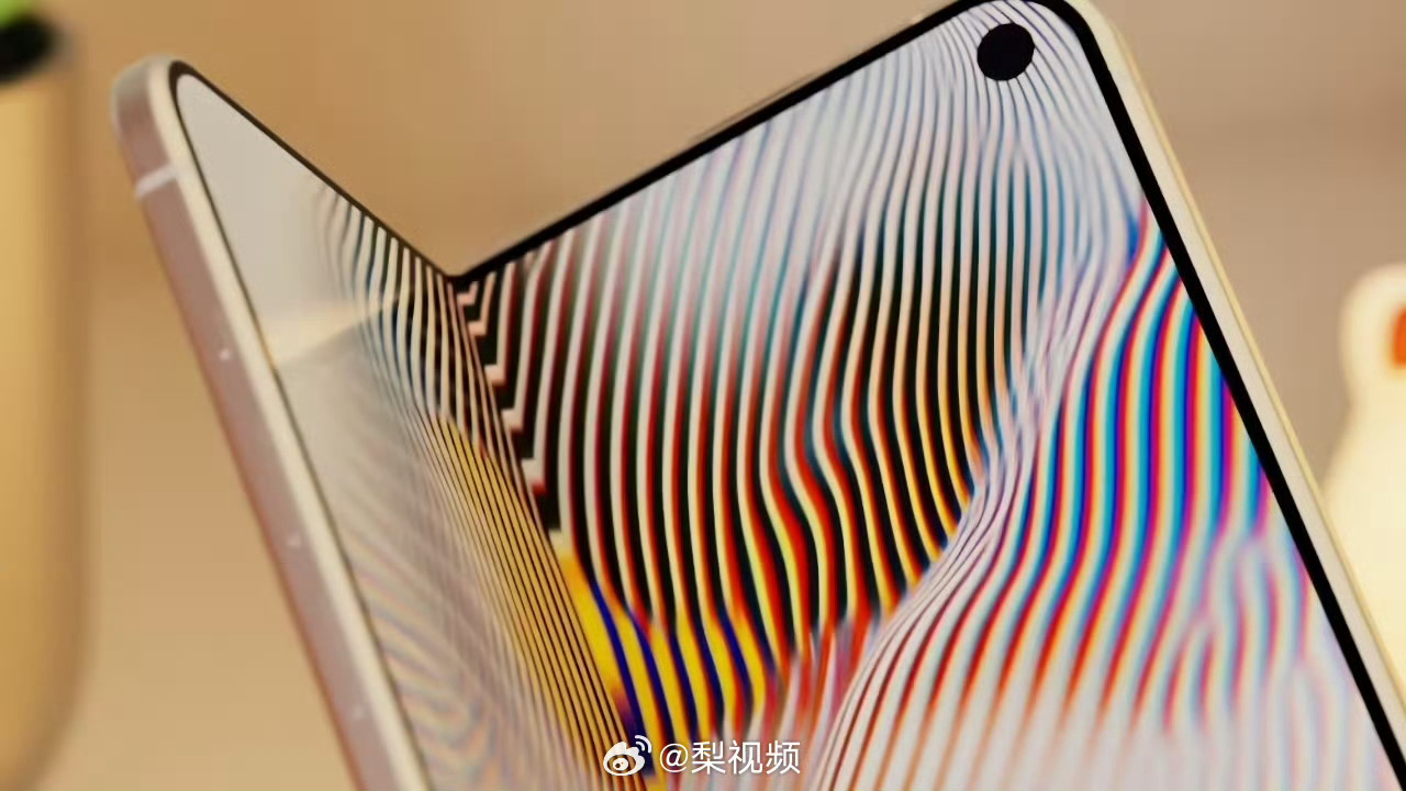 折叠iPhone触屏MacBook快了 我之前说什么来着，苹果还真有可能做触屏甚