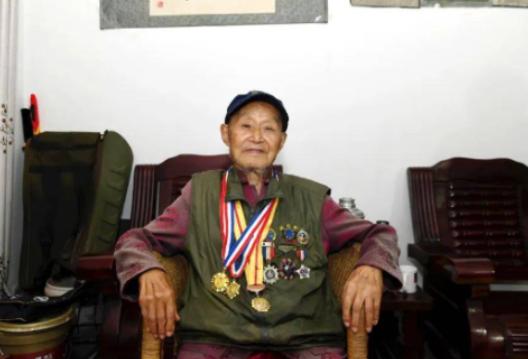 1984年，我国一名22岁的士兵陈洪远，意外发现一窑洞，里面竟然还传出女人的声音