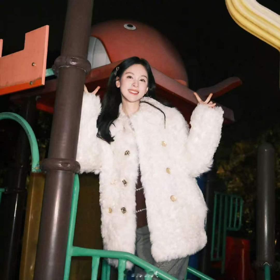 陈都灵一日滑梯长陈都灵滑梯委员 陈都灵这个萌！陈都灵