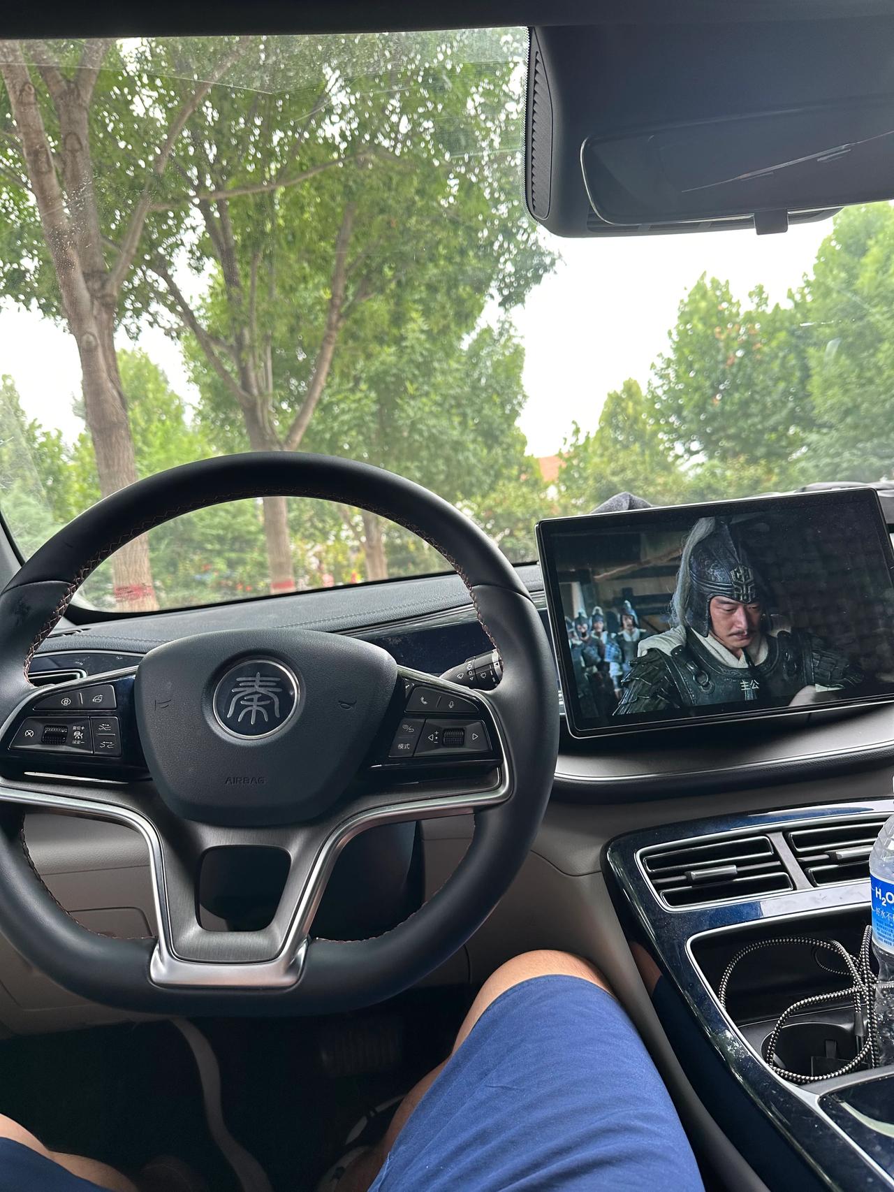 开了比亚迪混动，会越来越扣门，能充电就不用油，电太便宜了，预约晚上10点开始充电