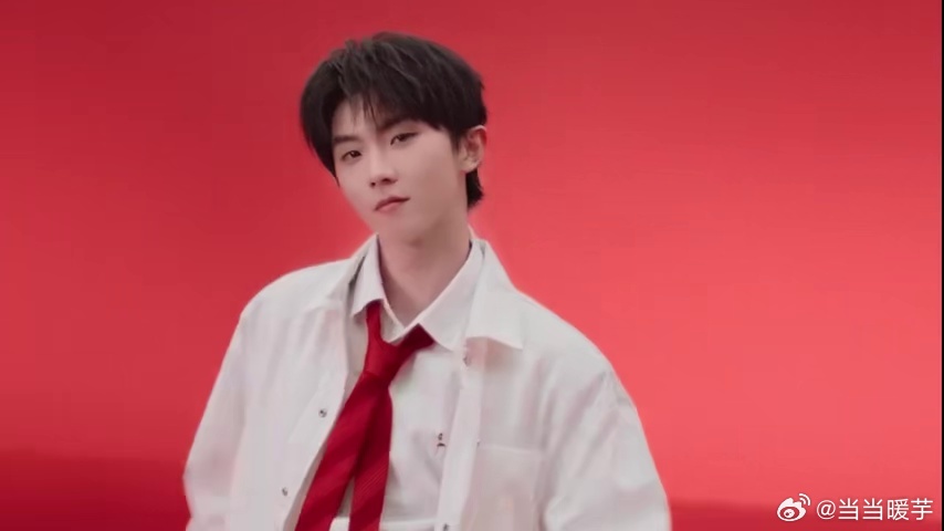 这个代言是时团自己谈下来的吧哗噢~~~卫龙官宣时代少年团为卫龙全球代言人啦，晚上