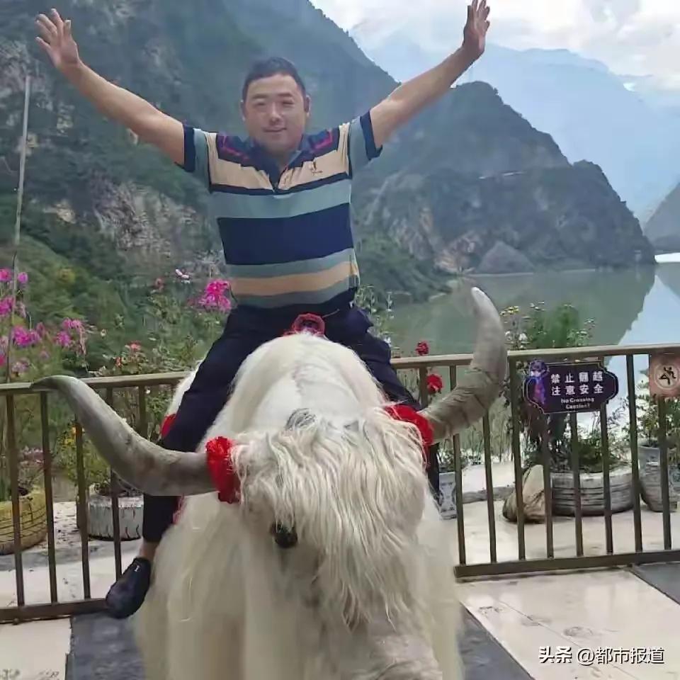 重庆一50岁男子春节期间独自赴迪拜旅游。已失联11天，妻子快急疯了。他不会外语，