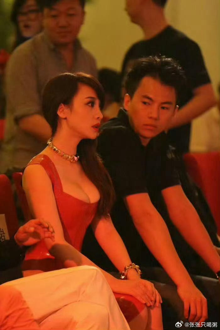 宋宁峰看啥呢？ 