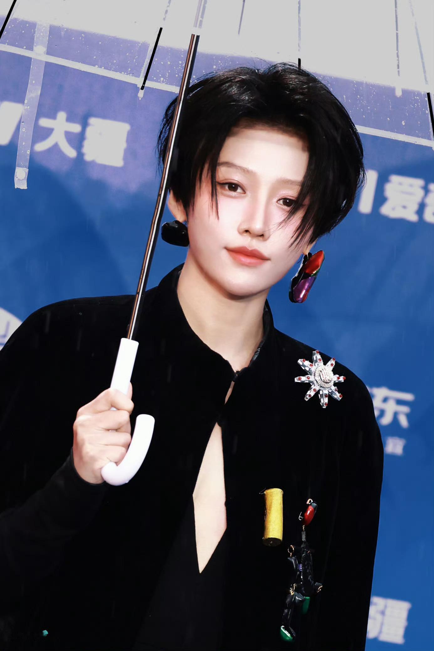 刘雨昕 脸在江山在，什么衣服穿着都好帅，姐姐我可以