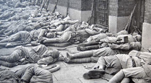 1949年，当解放军攻克上海之前，陈帅就提出了一条入城纪律：解放军入城后不进民宅