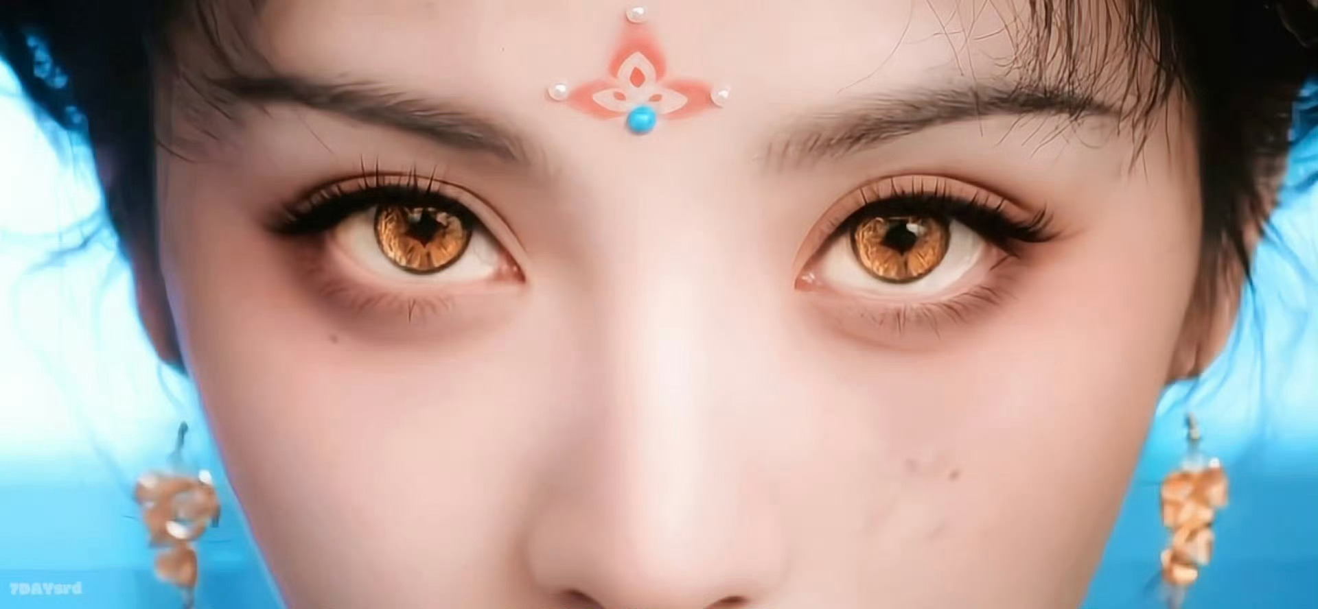 田曦薇鎏金猫瞳特效 是我喜欢的妆造，主要是！是我喜欢的美人[舔屏][舔屏] 今晚