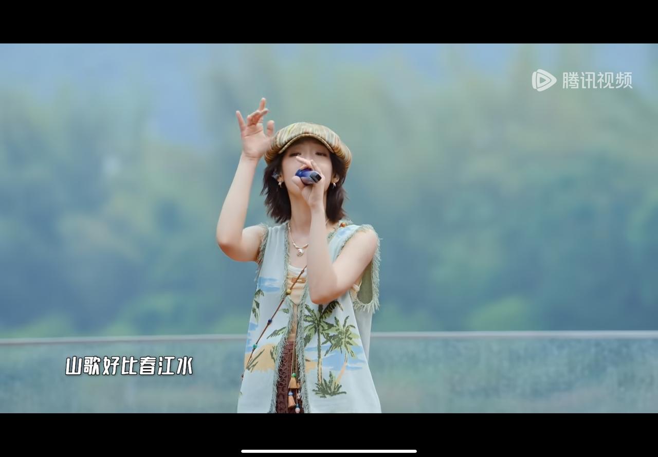 五哈哈哈哈哈哈哈哈哈哈哈，杰克船长的扮相，两个最佳伴舞人员，希林这个开口直接上大