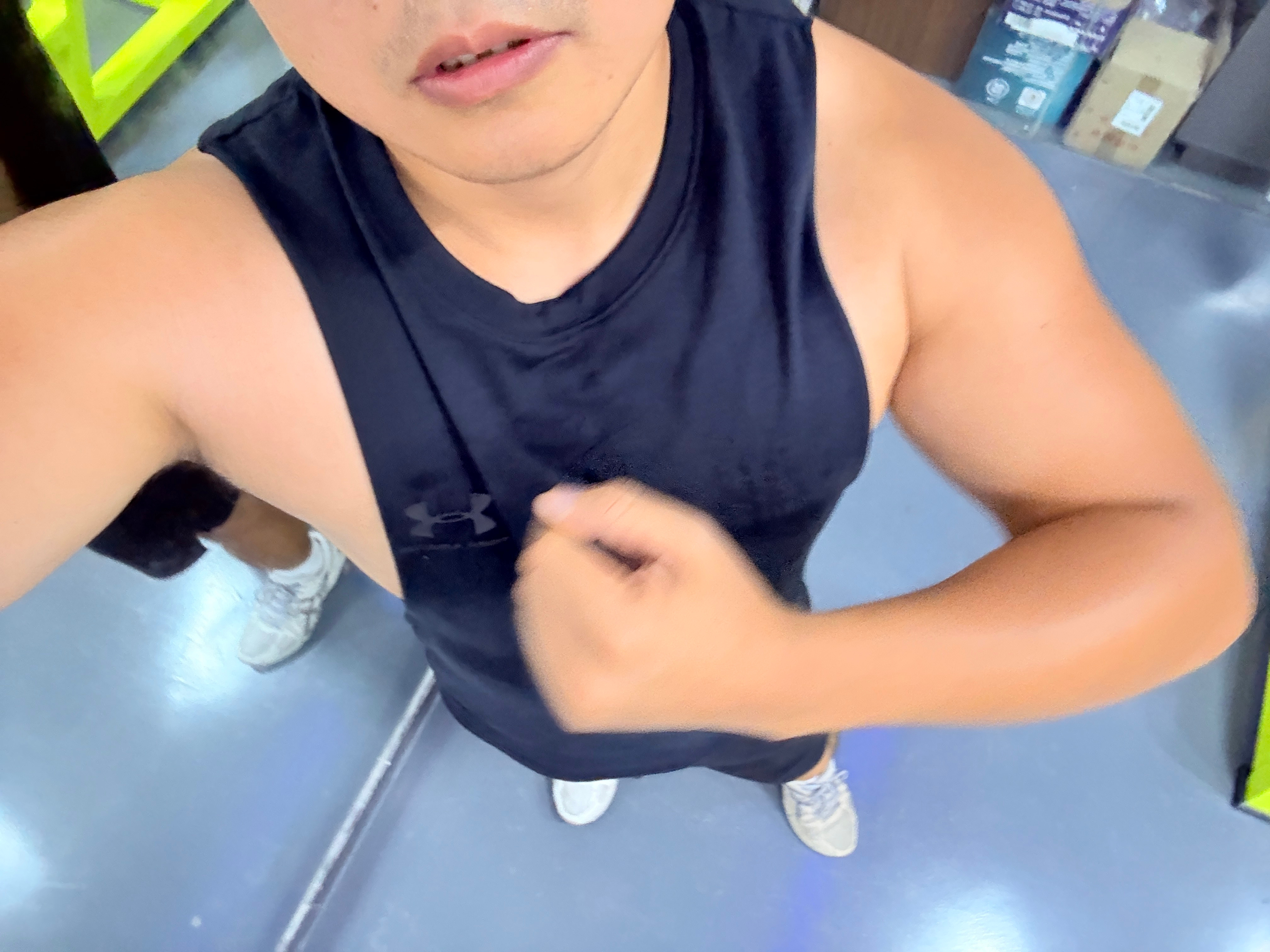 肥仔来打卡啦，终于动起来了！[哈哈][哈哈]努力减减肚子吧！[努力][努力]健身
