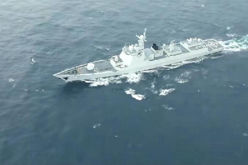 万一052D被激光雷达锁定了怎么办呢？锁定了也是白搭，052D不是谁都能击中的。