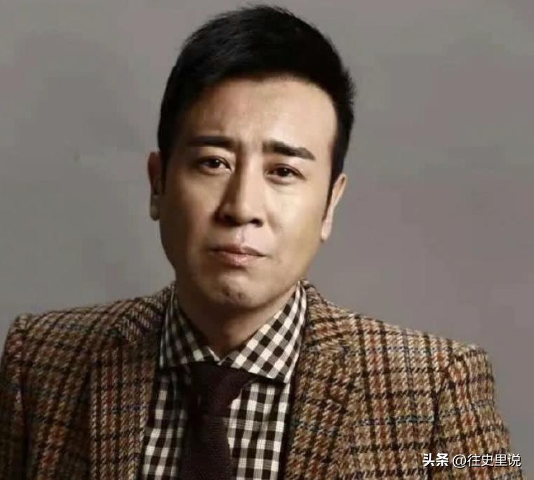 演员于和伟说：“我妈那一辈人真的有些重男轻女，在她生前，她经常骂我大姐，并且骂的