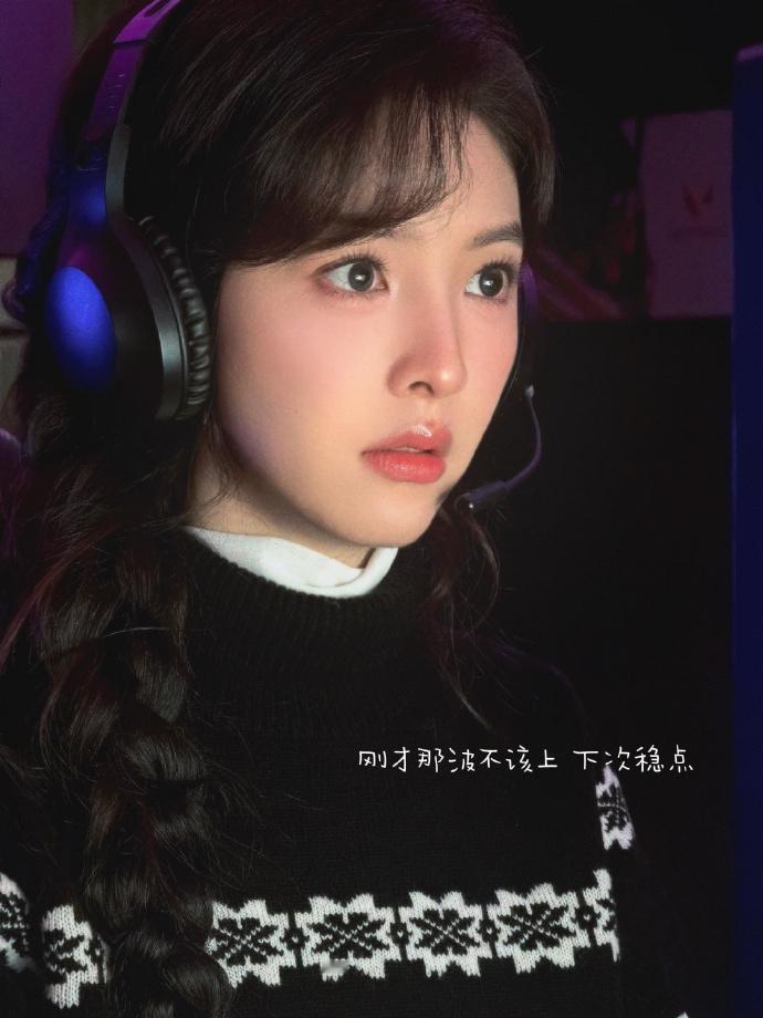 章若楠键盘视角 章若楠键盘视角，章若楠打游戏plog送达，你的游戏搭子已上线，怼