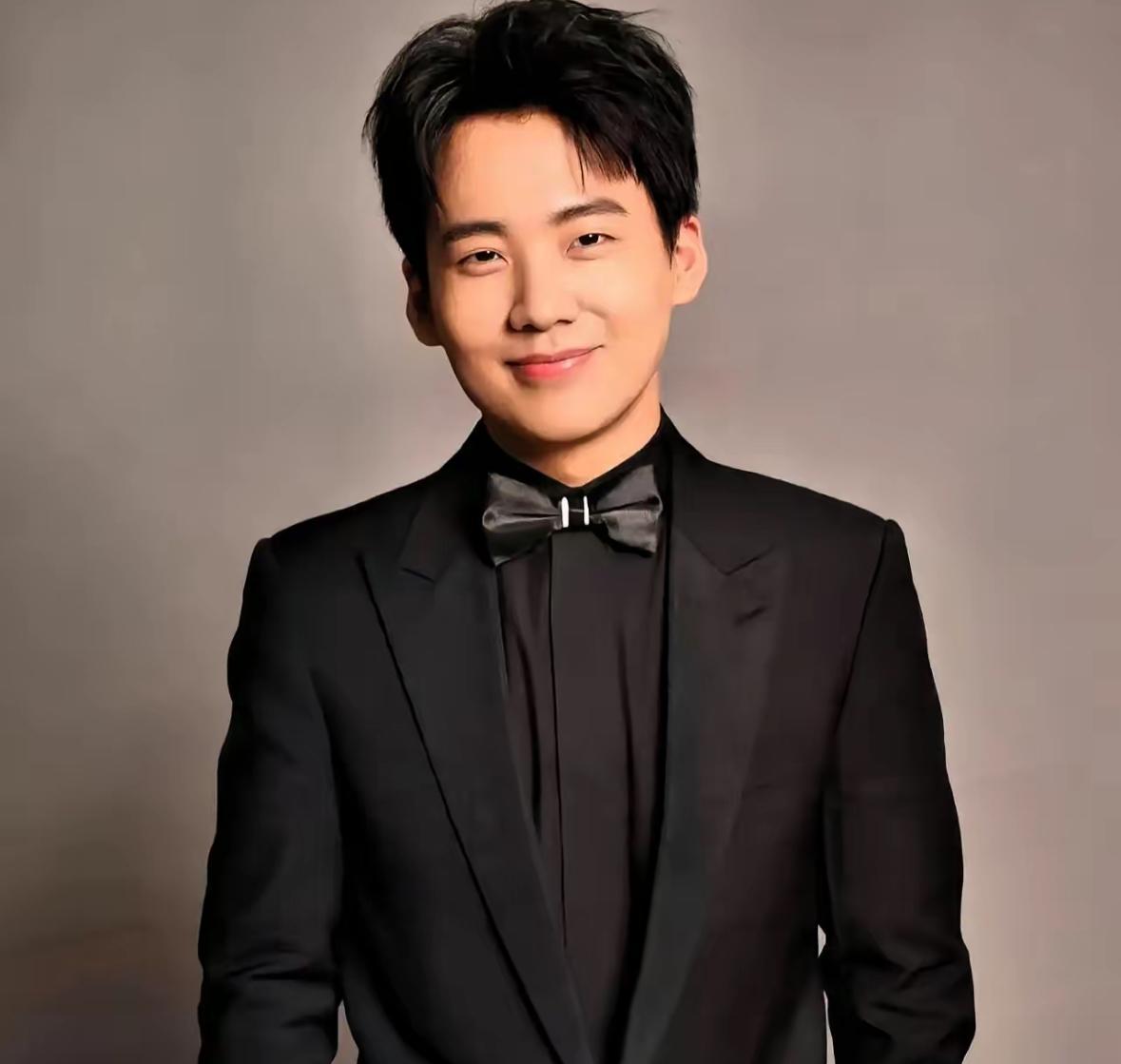 郭麒麟，给《庆余年》上了一堂价值千万的选角课。
片方曾直接拒绝了带资进组的范思辙